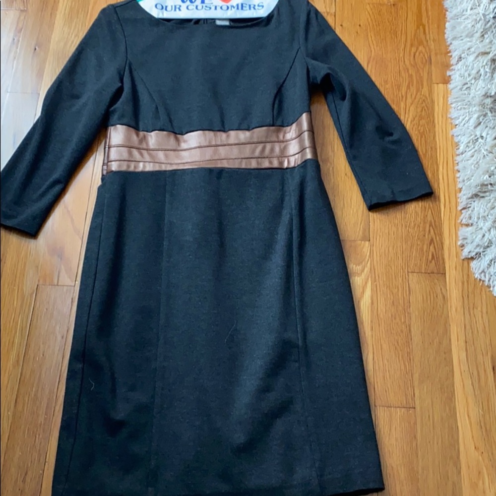 Sleek dress leather accent